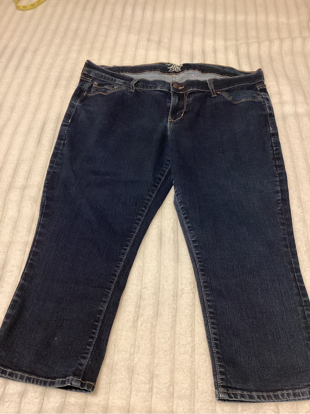 Old Navy “Flair” Dark Blue Cropped Capris, EUC, Size 14